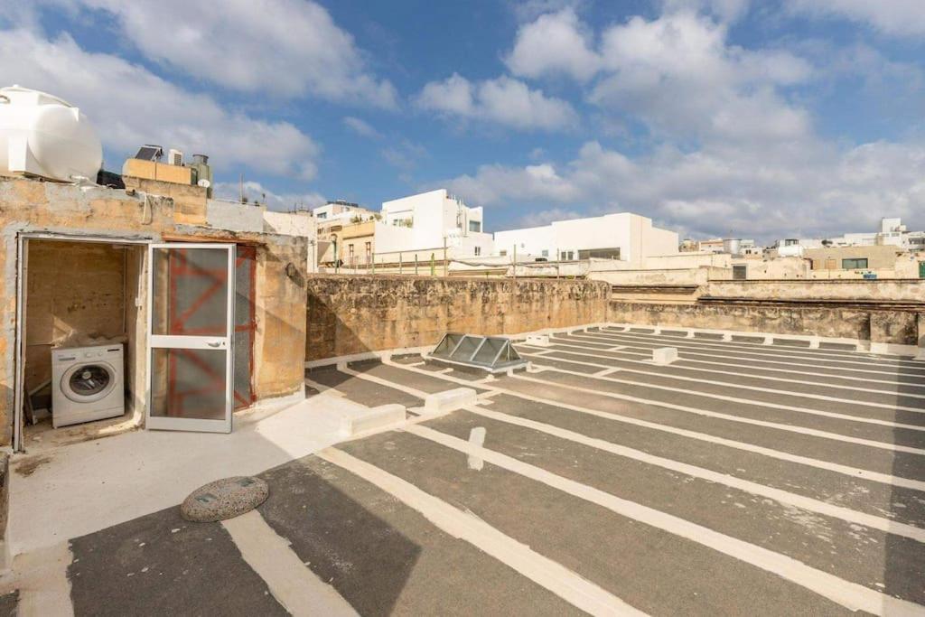 Spacious 4-bedrooms Townhouse In Tas-sliema 公寓 *