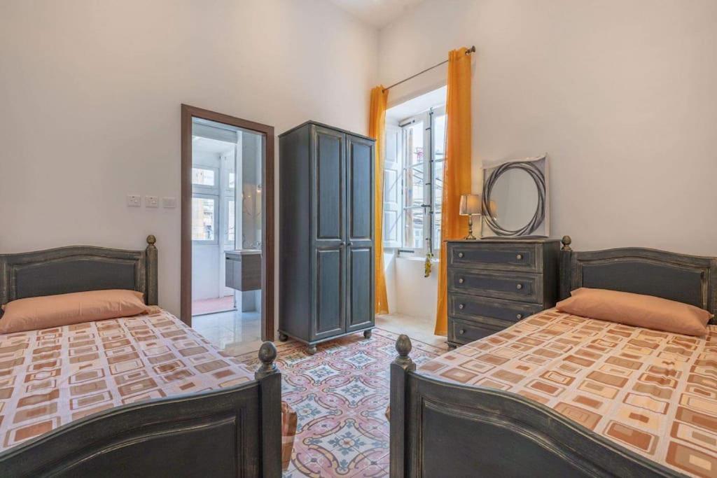 Spacious 4-bedrooms Townhouse In Tas-sliema *