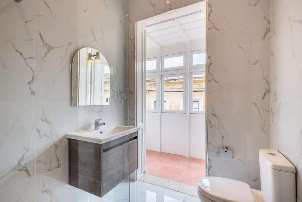 Spacious 4-bedrooms Townhouse In Tas-sliema 公寓 *