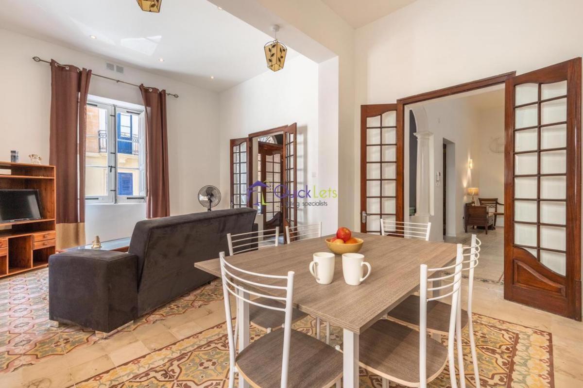 Spacious 4-bedrooms Townhouse In Tas-sliema