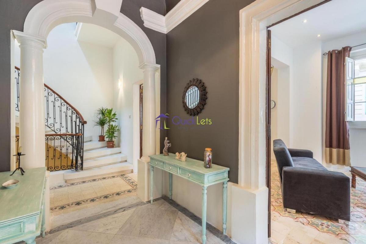 Spacious 4-bedrooms Townhouse In Tas-sliema 公寓 *
