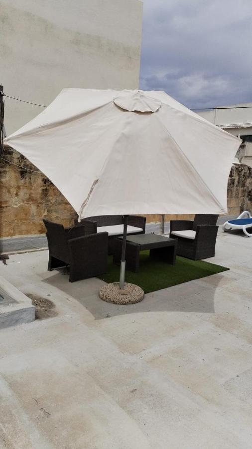 Spacious 4-bedrooms Townhouse In Tas-sliema Слима